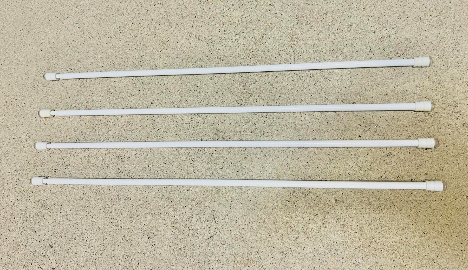 Altro per il bagno: Set di 4 bastoni per tende estensibili – Usato da Comano venduto da nadiamvr