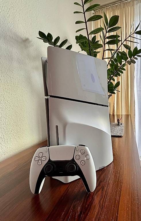 Konsolen: Playstation 5 "Slim Disc Editon" mit 1 Controller, neuwertig – Gebraucht aus Bern von blumenpeterchen