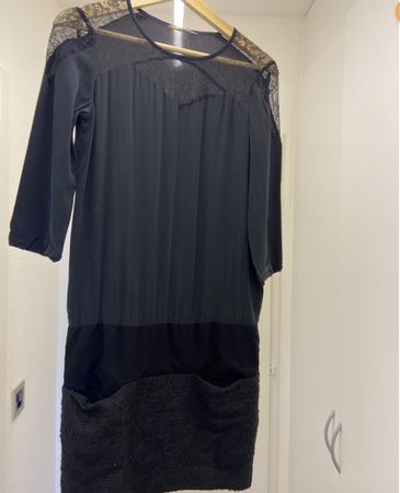 Robe noire avec détails dentelle MAJE