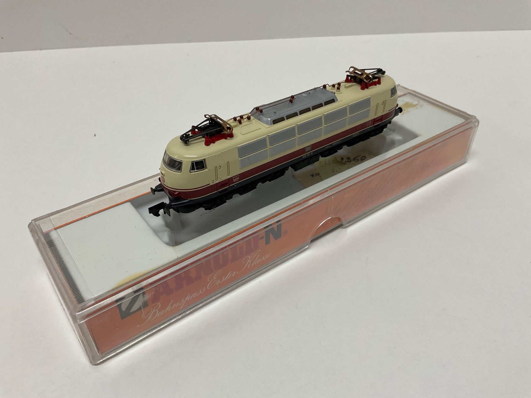 Arnold Modellini di ferrovie: Arnold N 2350 BR 103 der DB, Bespielt mit Verpackung – Usato da Chur venduto da Chur75