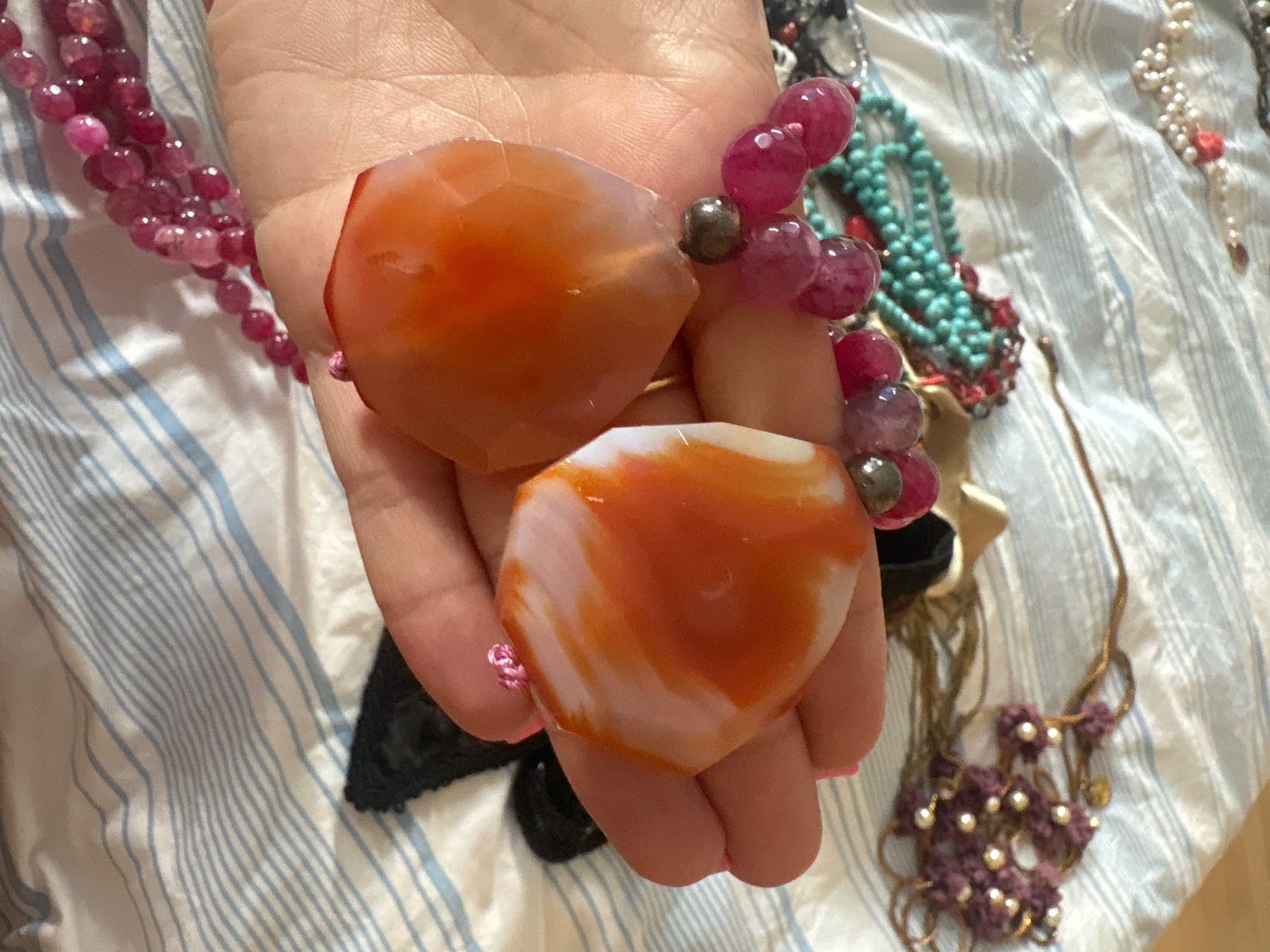 Colliers: Collier de perles roses avec pendentifs en agate – D'occasion à Puidoux par ray_2b5z 2