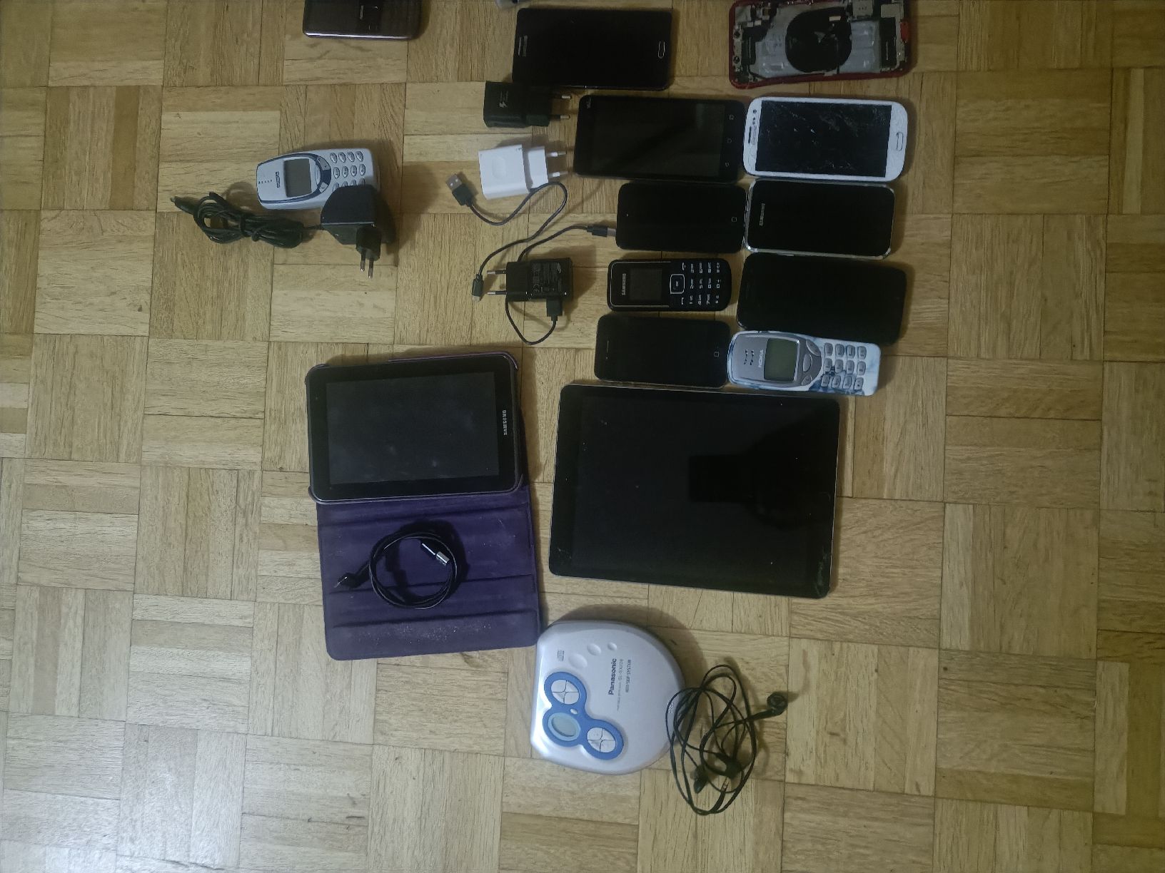 Handys / Smartphones: Divers appareils pour les loisirs – Defekt aus Fribourg von Kaptan1453 3