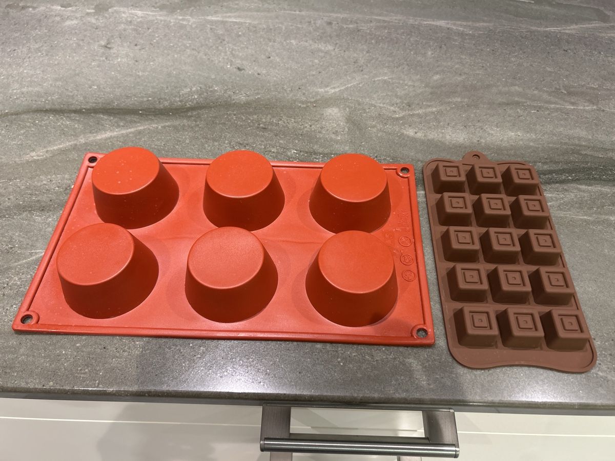 Teglie da forno: Silikonformen für Muffins / Pralinen – Usato da Ehrendingen venduto da 86FM 1