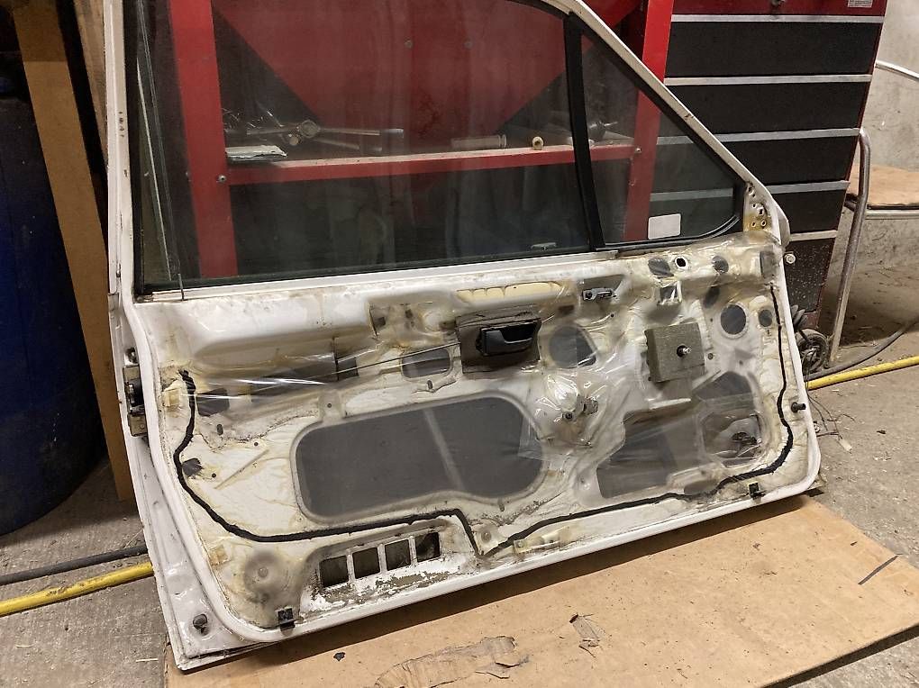 Tutti pezzi di ricambio auto: Vw Scirocco 2 Fahrertüre – Usato da Oberuzwil venduto da paddy031 2