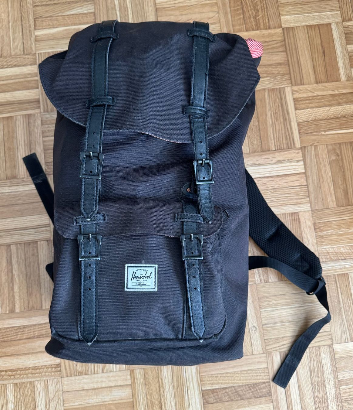 Herschel Zaini: Second-hand black Herschel rucksack, classic style – Usato da Zürich venduto da Matteo_7