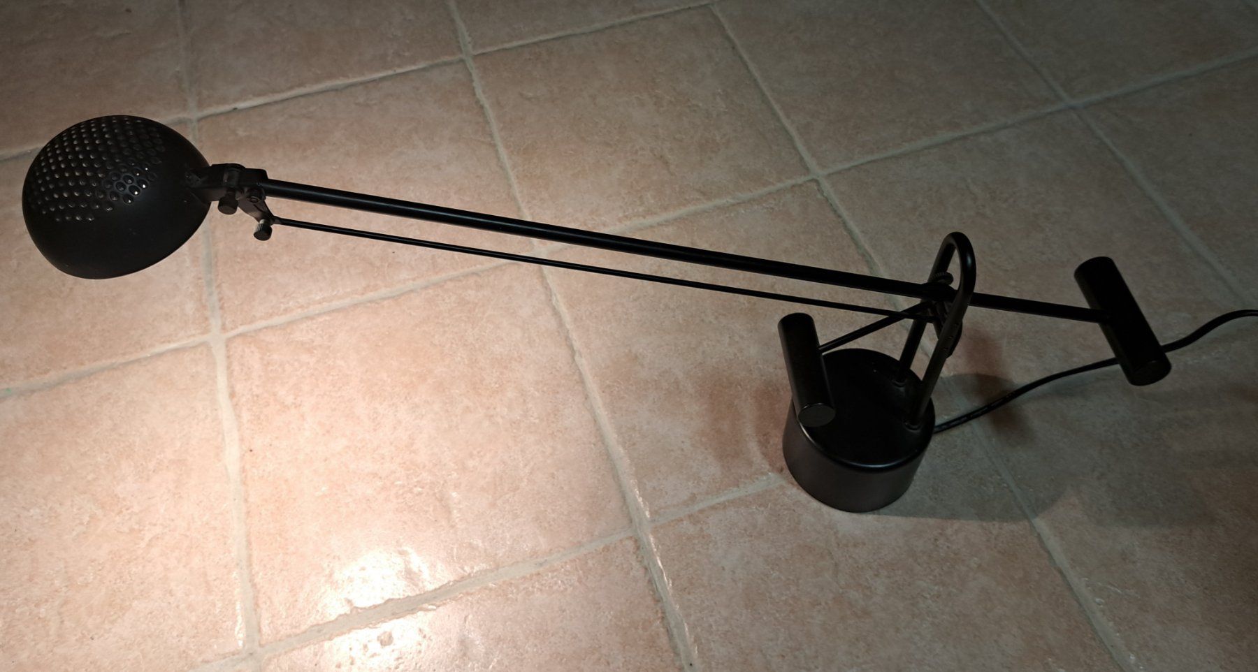 Lampade: Lampe de bureau noire orientable vintage à contrepoids – Usato da Cernier venduto da Poussetofiol 3