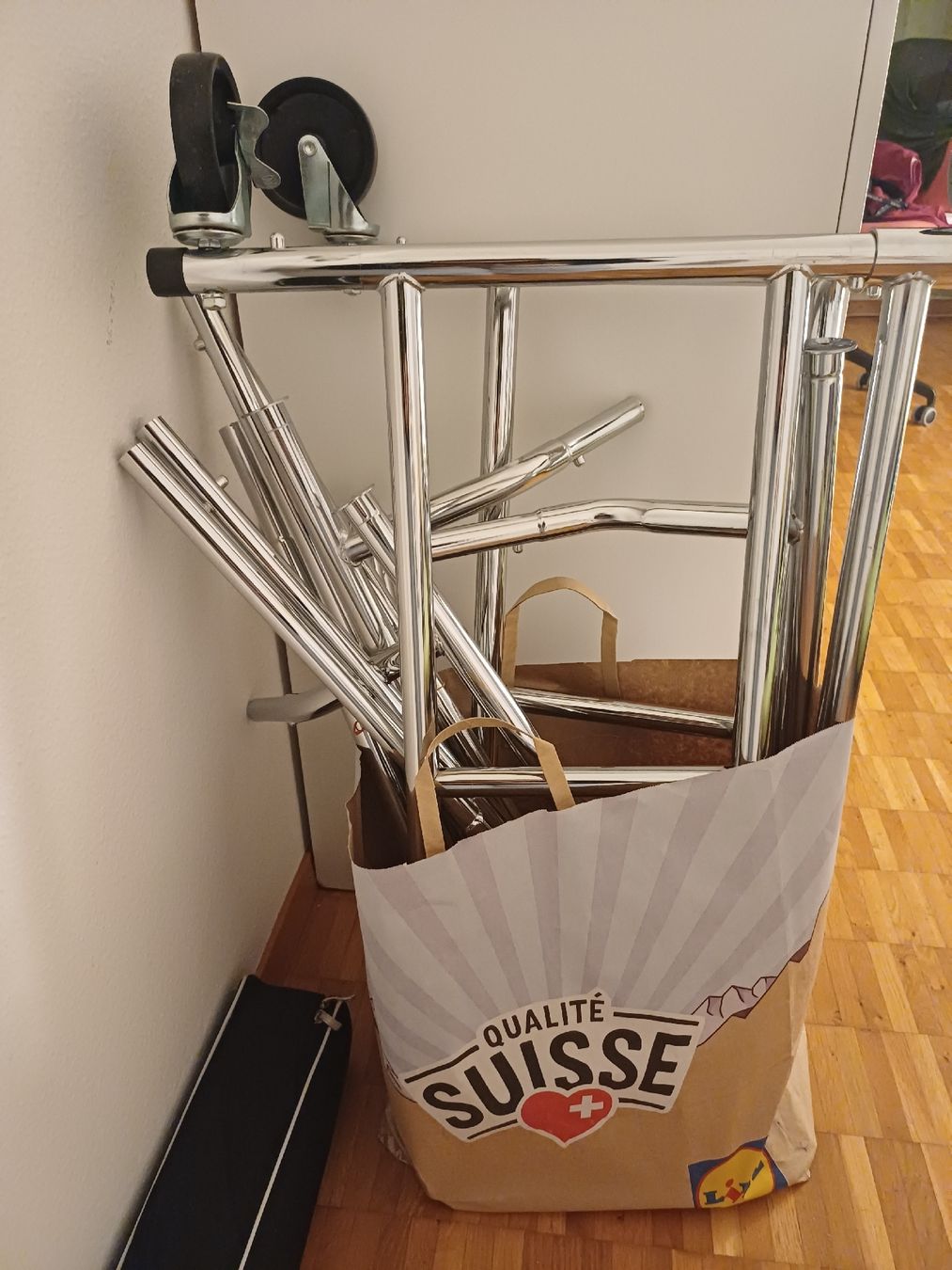Porte manteau: Kleiderständer mit 2 Stangen, "Songmics Hangy" – D'occasion à Dietlikon par mer_5vpv 5