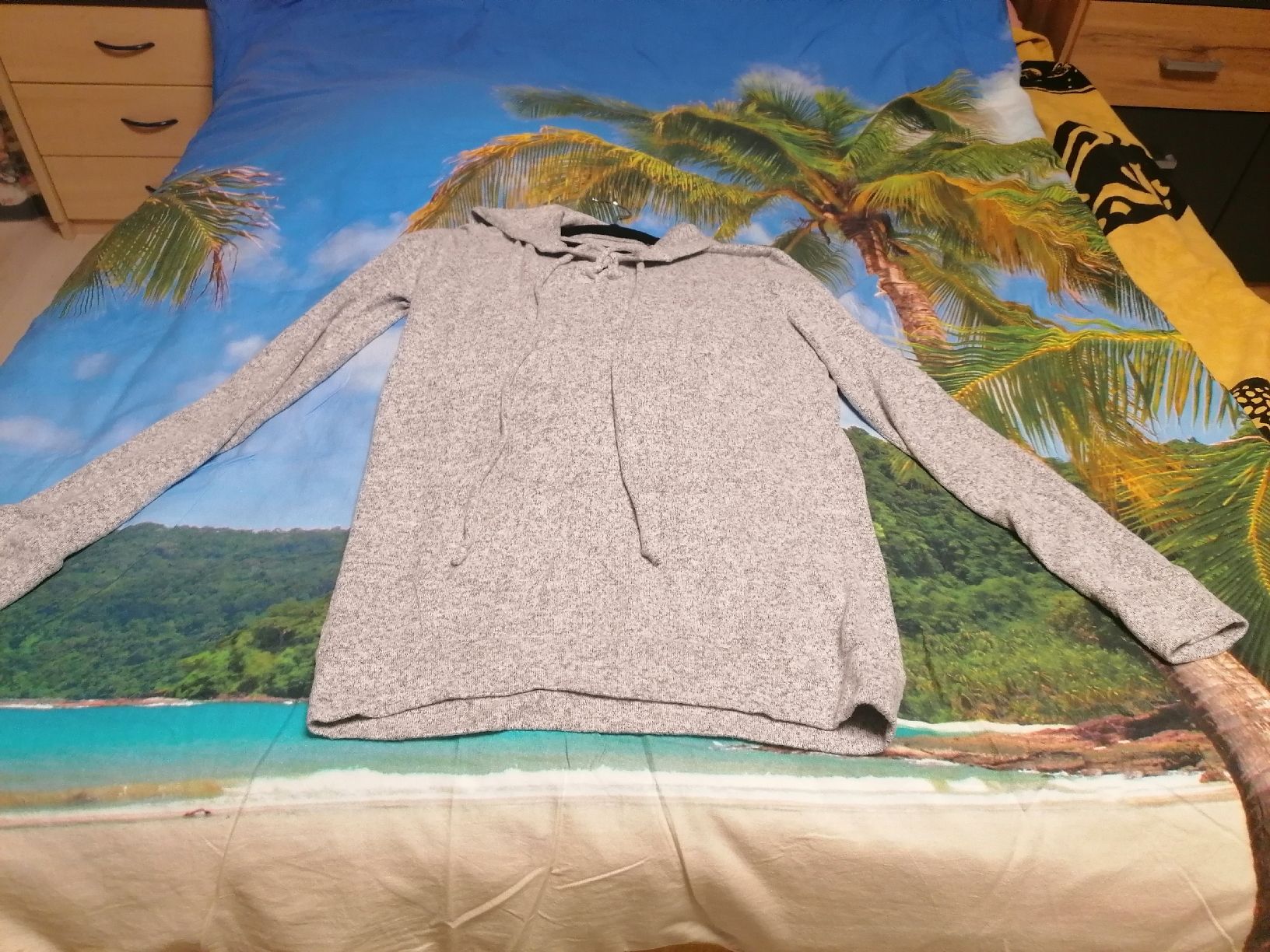 Maglioni & Felpe: Pull gris chiné à capuche, idéal pour l'hiver! – Nuovo (secondo la descrizione) da Vicques venduto da Dauphine