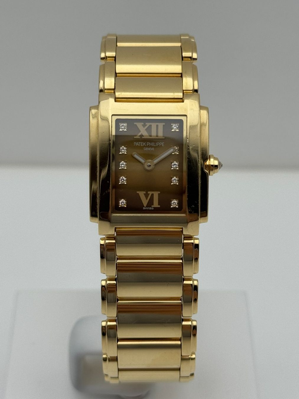 Patek Philippe Montres: Patek Philippe Twenty 4 Yellow Gold 4907/1J 010 – D'occasion à Lausanne par Waltana 1