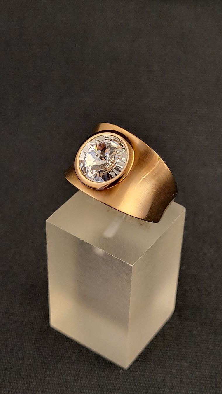 Anelli: Edelstahl-Ring mit Swarovski-Stein MANUELA CARL – Usato da Basel venduto da spinne02 5