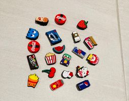 Crocs Deko-Anstecker – bunte Motive für deine Crocs
