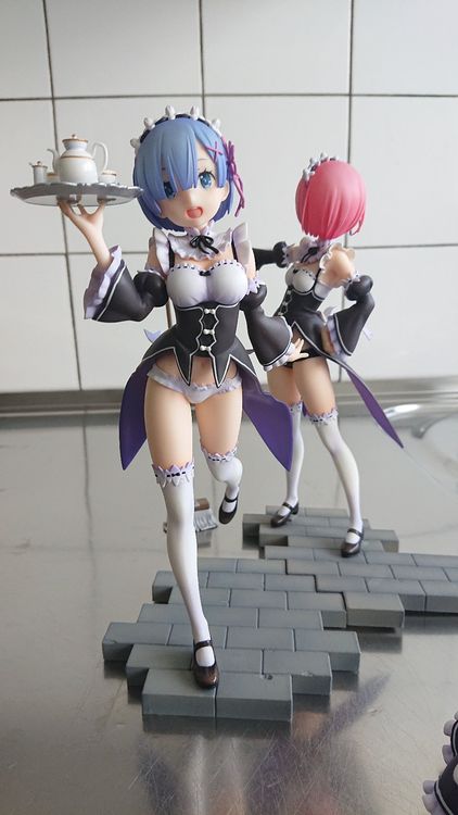 Rem Und Ram Anime Figur Statue – Sitzende Pose, Ca. 16-22 Cm, Aus PVC | Desktop-Deko, Nudelstopper Oder Sammlerstück Für Fans