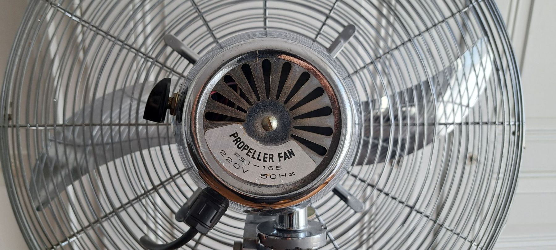 Ventilatori: Standventilator Metall Chrom mit Rollfuss – Usato da Langenthal venduto da Drigeli1 3