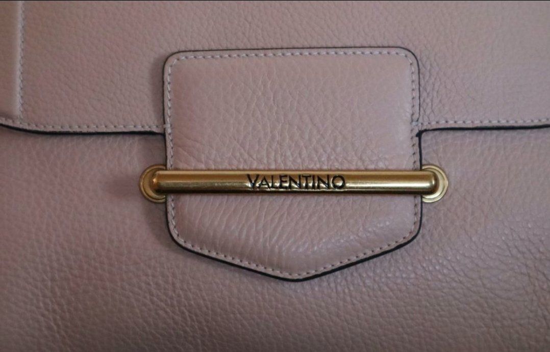 Valentino Taschen für Damen: Wunderschöne Valentino Handasche – Gebraucht aus Schlieren von ela_x7qh 2