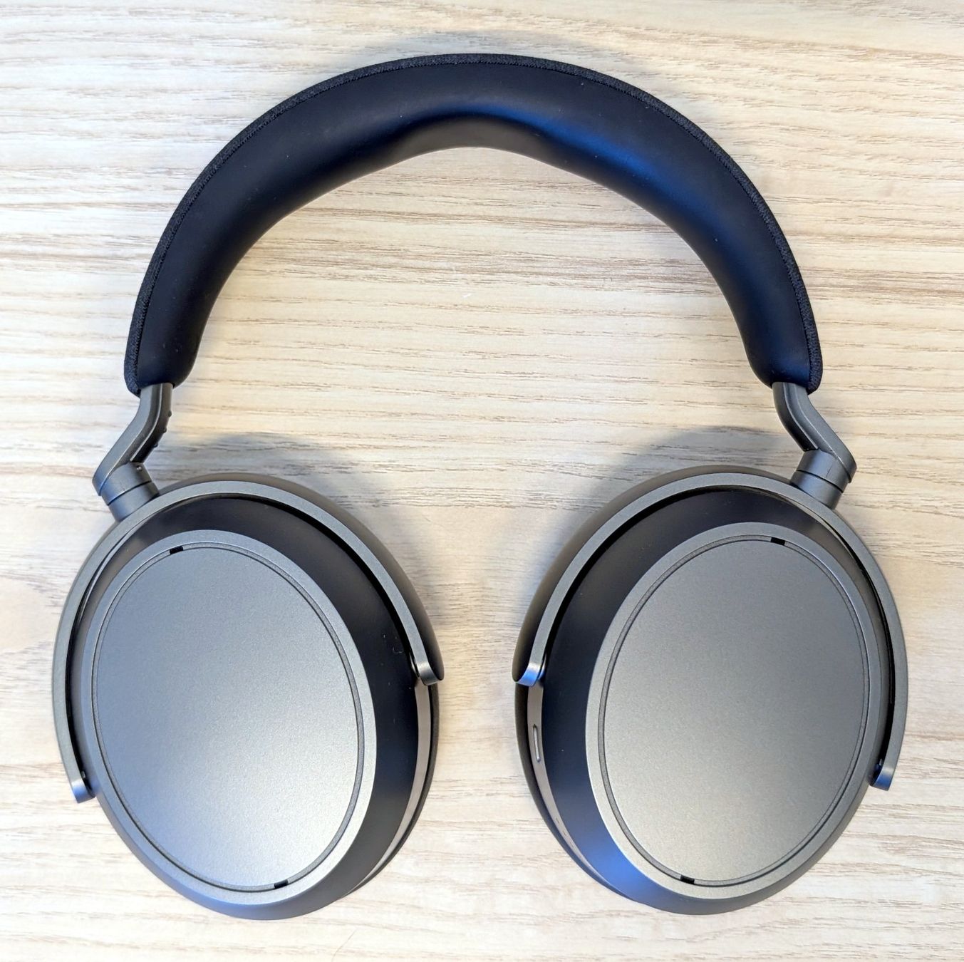 Sennheiser Cuffie: Sennheiser Momentum 4 ANC-Kopfhörer (Graphit-Edition) – Usato da Richterswil venduto da plisandro 2
