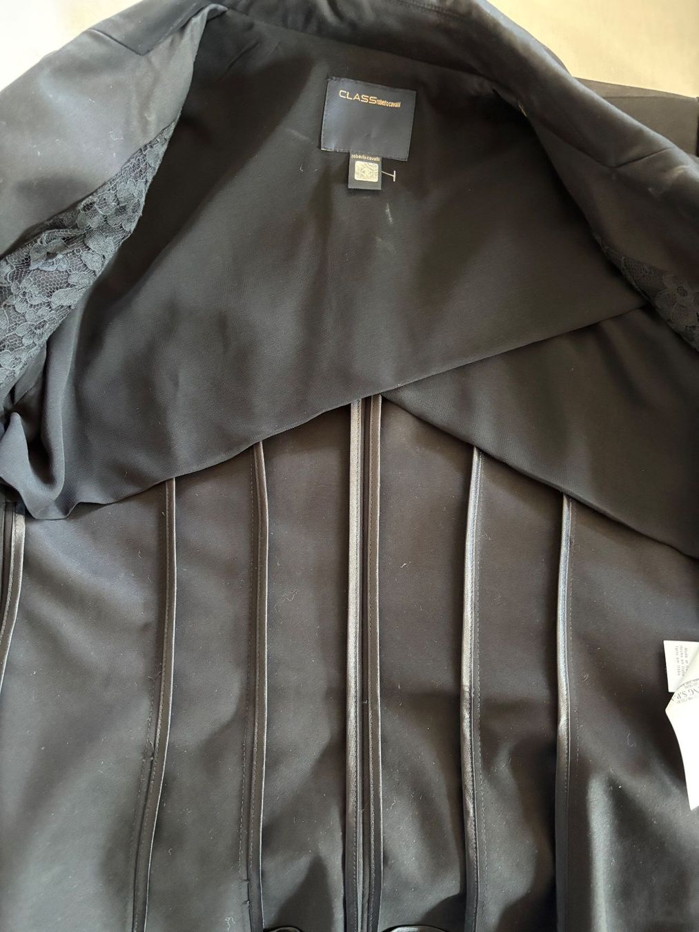 Roberto Cavalli Giacche: Schwarzer Blazer von Roberto Cavalli – Usato da Horgen venduto da uge_pd5p 3