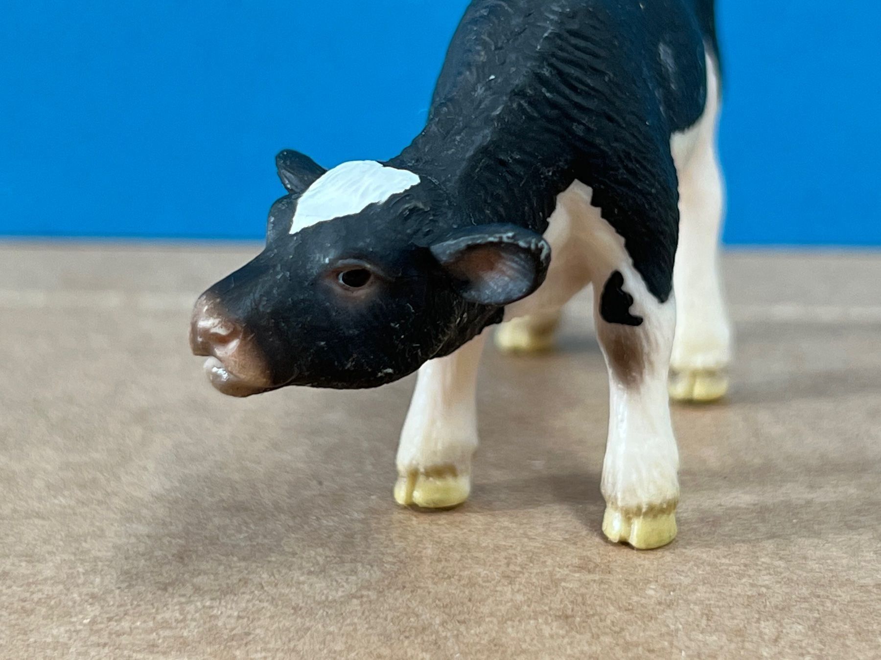 Schleich Statuette: Schleich Schwarzbunt Kalb, saugend – Usato da Ennetbaden venduto da mapa05 3
