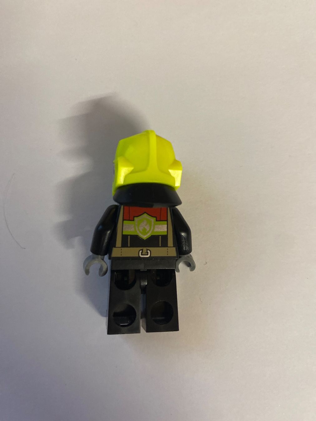 Lego Kit di costruzioni: Figurine LEGO Pompier avec casque jaune fluo – Usato da Le Brassus venduto da cinema13 1
