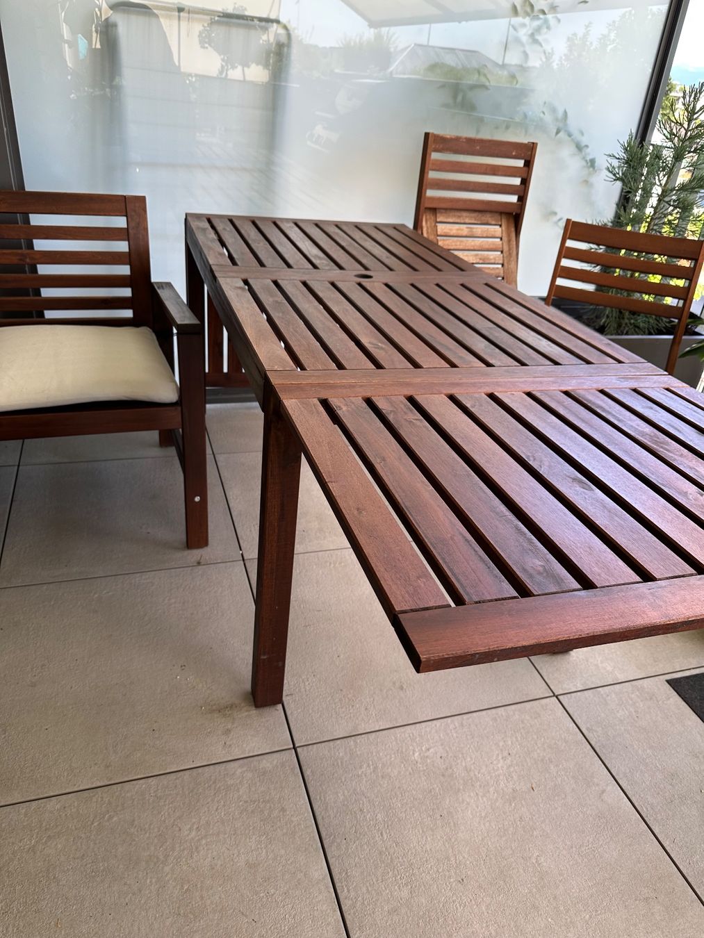 Ikea Set di tavolo e panche: Garten-/Balkontisch mit Stühlen – Usato da Stäfa venduto da Bulldog4 4