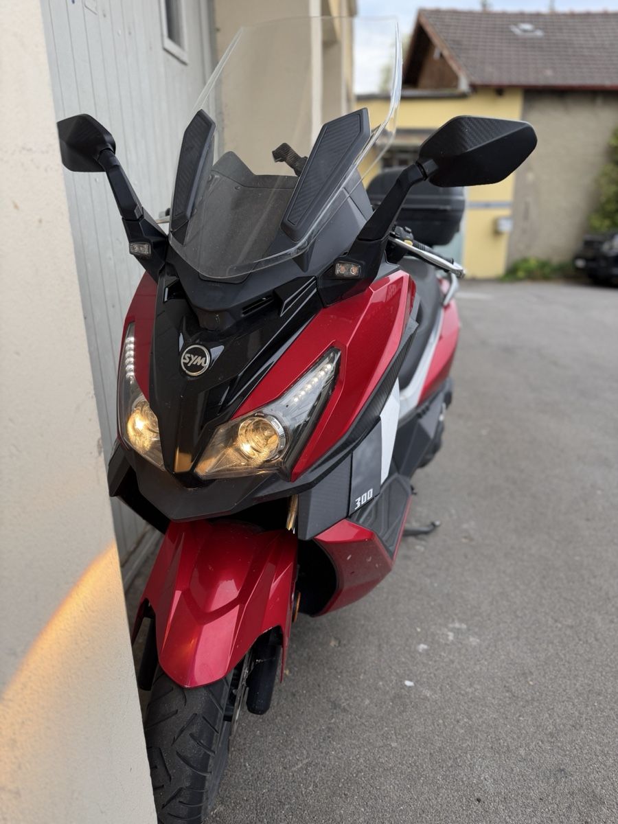 Sym Strada: Motorroller SYM Cruisym 300i rot  – Usato da Biel/Bienne venduto da Charlie.Dotcom