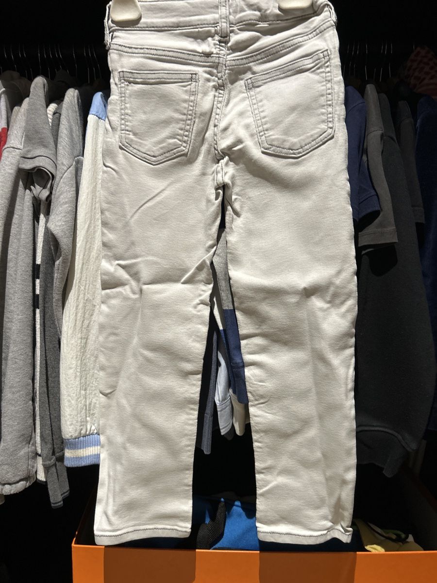 H&M Pantaloni: H&M Jungen Jeans Gr 116 grau – Usato da Salenstein venduto da sehrgut 2