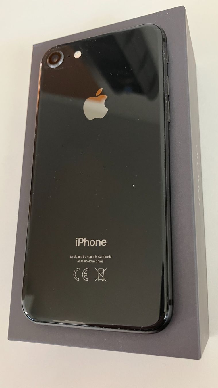 Apple Telefoni cellulari / Smartphones: iPhone 8, 64GB, Schwarz - Top Zustand – Usato da Seuzach venduto da Londa 2