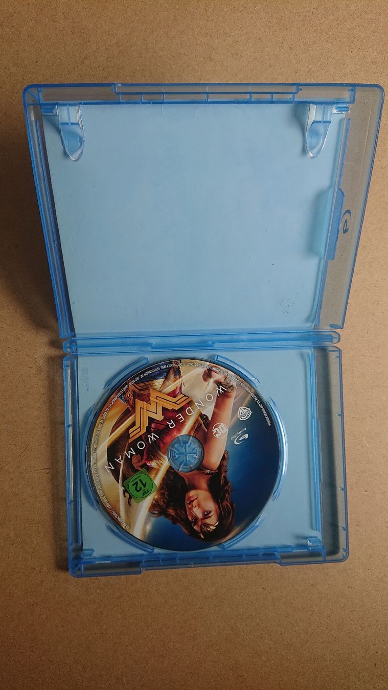 Tutti i DVDs: Wonder Woman - Blu-ray - – Usato da Chur venduto da FreakofRarity 3