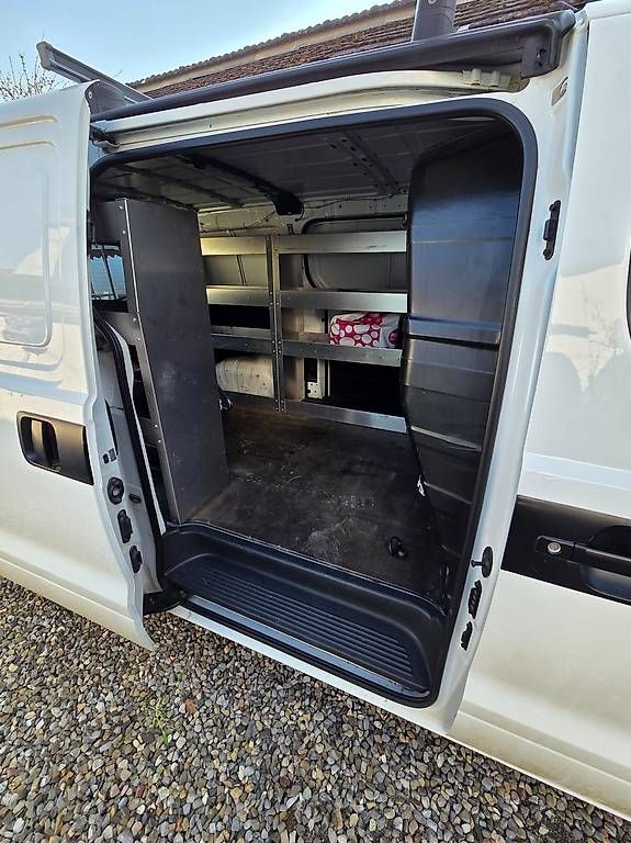 Hyundai Veicoli commerciali: Hyundai H-1 CARGO 2.5l CRDI Ab MFK – Usato da Hüntwangen venduto da Butch23 5