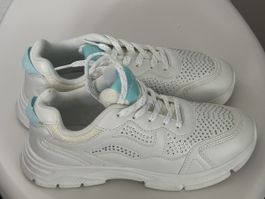 Trendige, weisse Sneaker, Grösse 36, neuwertig, Sommer!
