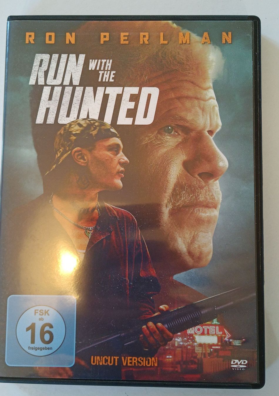Tutti i DVDs: Run With The Hunted DVD - Ron Perlman - Uncut Version – Usato da Tann venduto da Veebee6