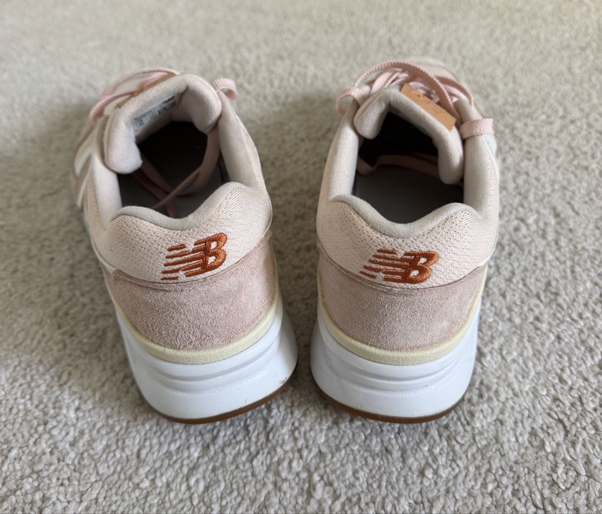 New Balance Scarpe da uomo: Chaussure New Balance 44 – Usato da Puplinge venduto da Johny24 3