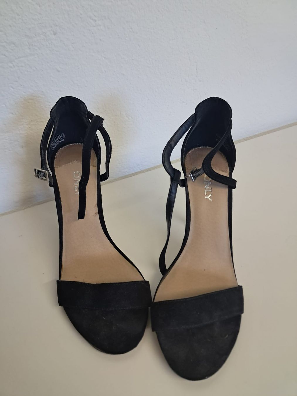 Damenschuhe: Chaussures à talons noires taille 39 – Gebraucht aus Porrentruy von cha_tcx7