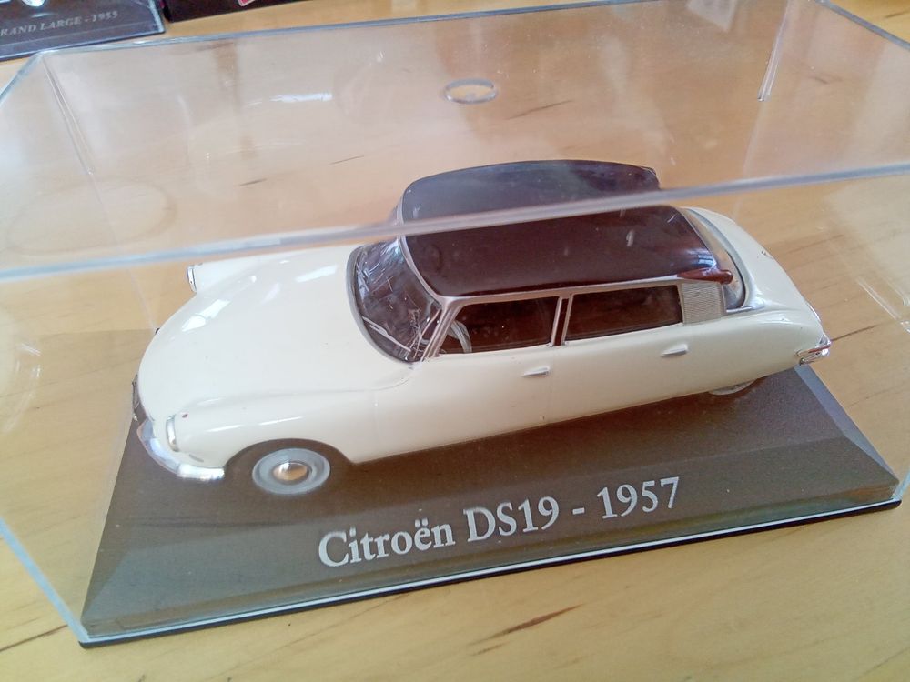 Dinky Toys 1:43 - 1 - Modelauto - Citroën DS19 Berline 1956 - gemaakt