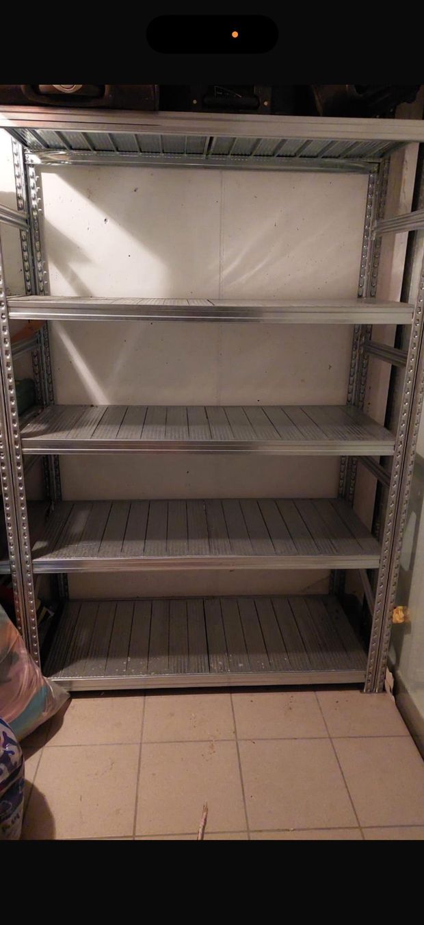 Scaffali: Ripiani in alluminio Professionali modulabili – Usato da Giubiasco venduto da den_w8nw