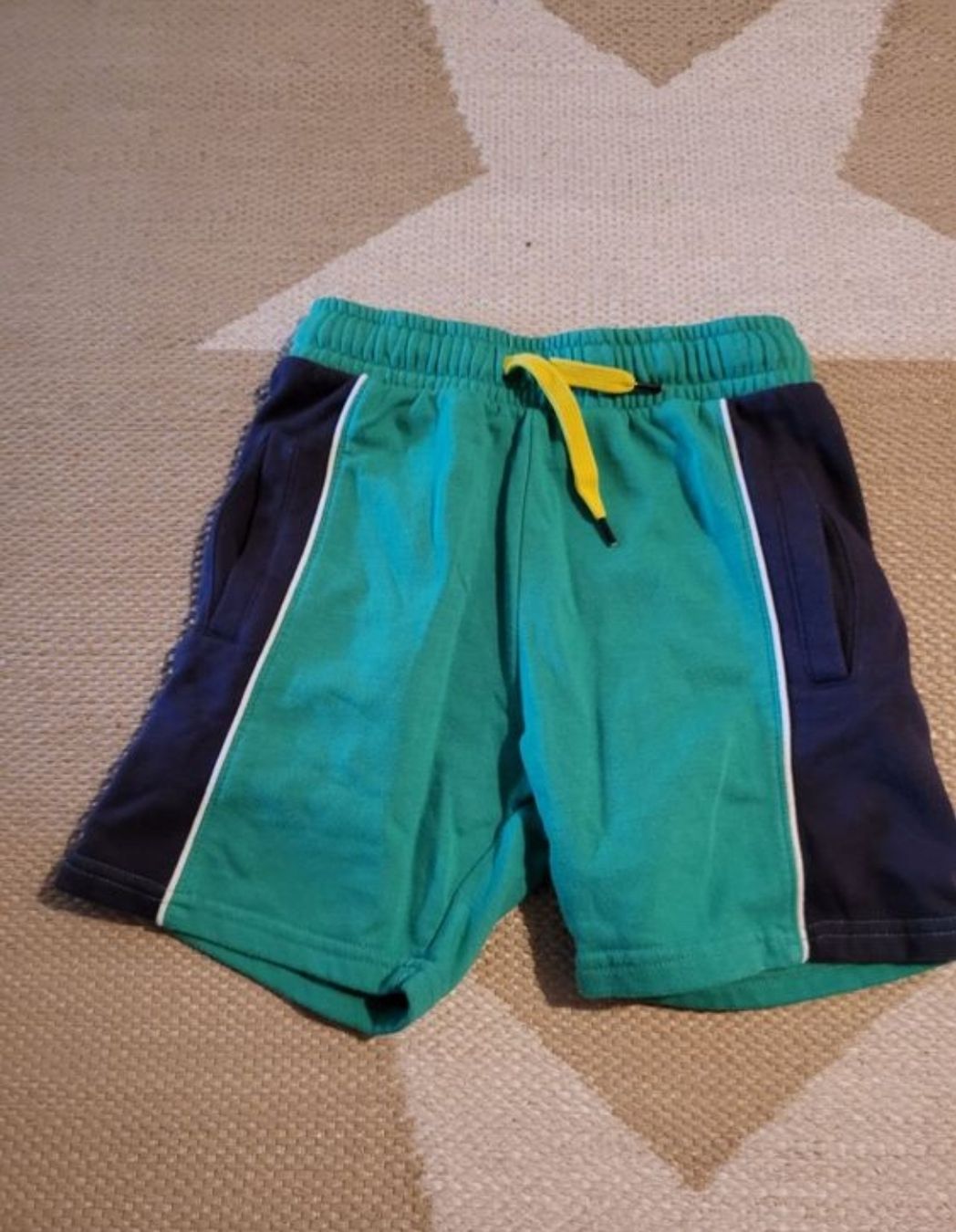 Pantaloni: Hose gr. 110/116 – Usato da Inwil venduto da Flower2325