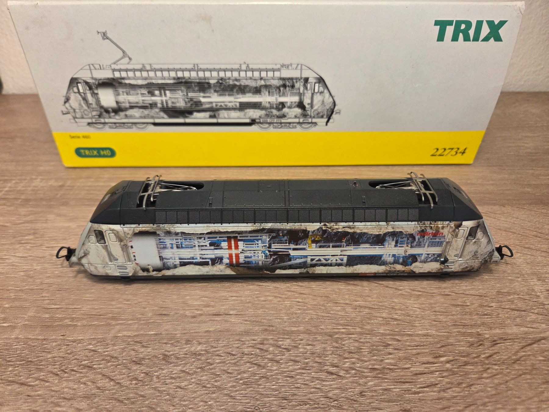 Trix Modellini di ferrovie: Trix 22734 E-Lok Re 460 SBB H0 – Usato da St-Aubin-Sauges venduto da Lo_Go 4