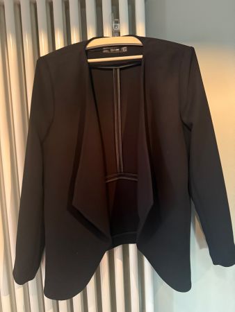 Schwarzer Blazer von Hallhuber - Zeitlos und elegant!