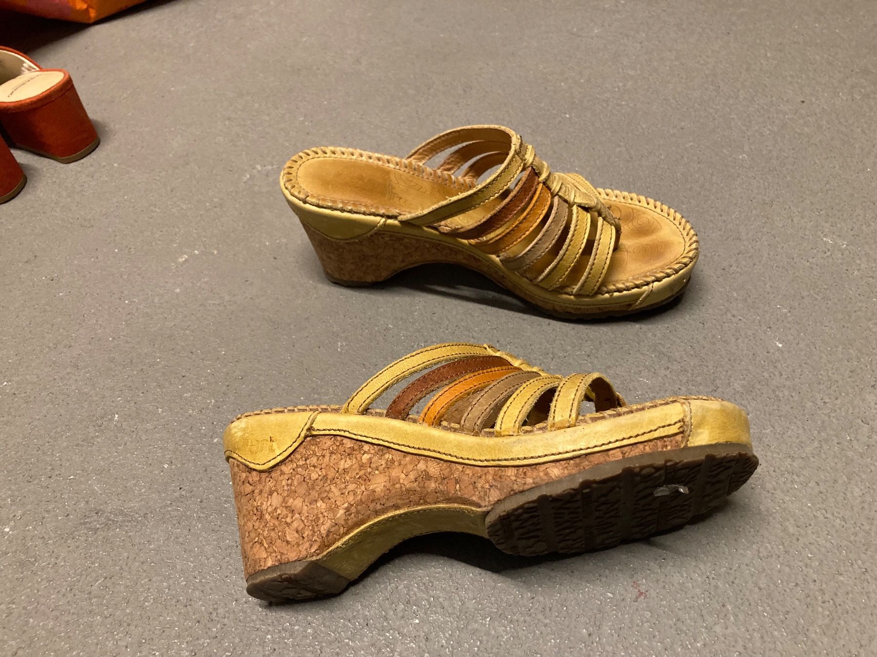 Damenschuhe: Pantoletten Grösse 37 – Gebraucht aus Ennenda von OMJAMA 2