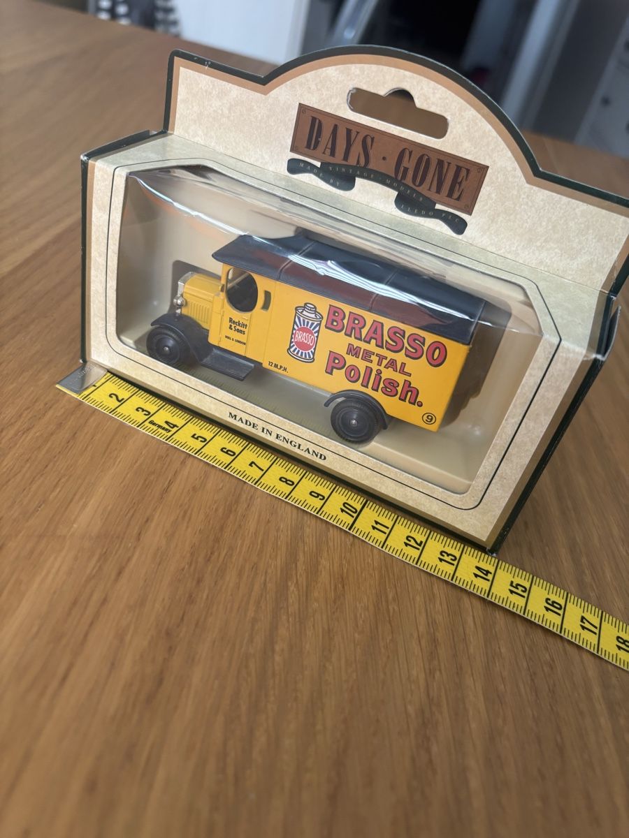 Modellbausätze & Standmodelle: Petite camionnette jaune anglaise  – Gebraucht aus Orbe von car_8grw 9