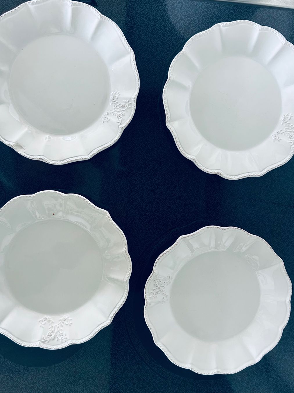 Maisons du monde Teller: Teller Set 4 stück Weiss mit Dekor Barock – Gebraucht aus Bülach von Snip4u 1