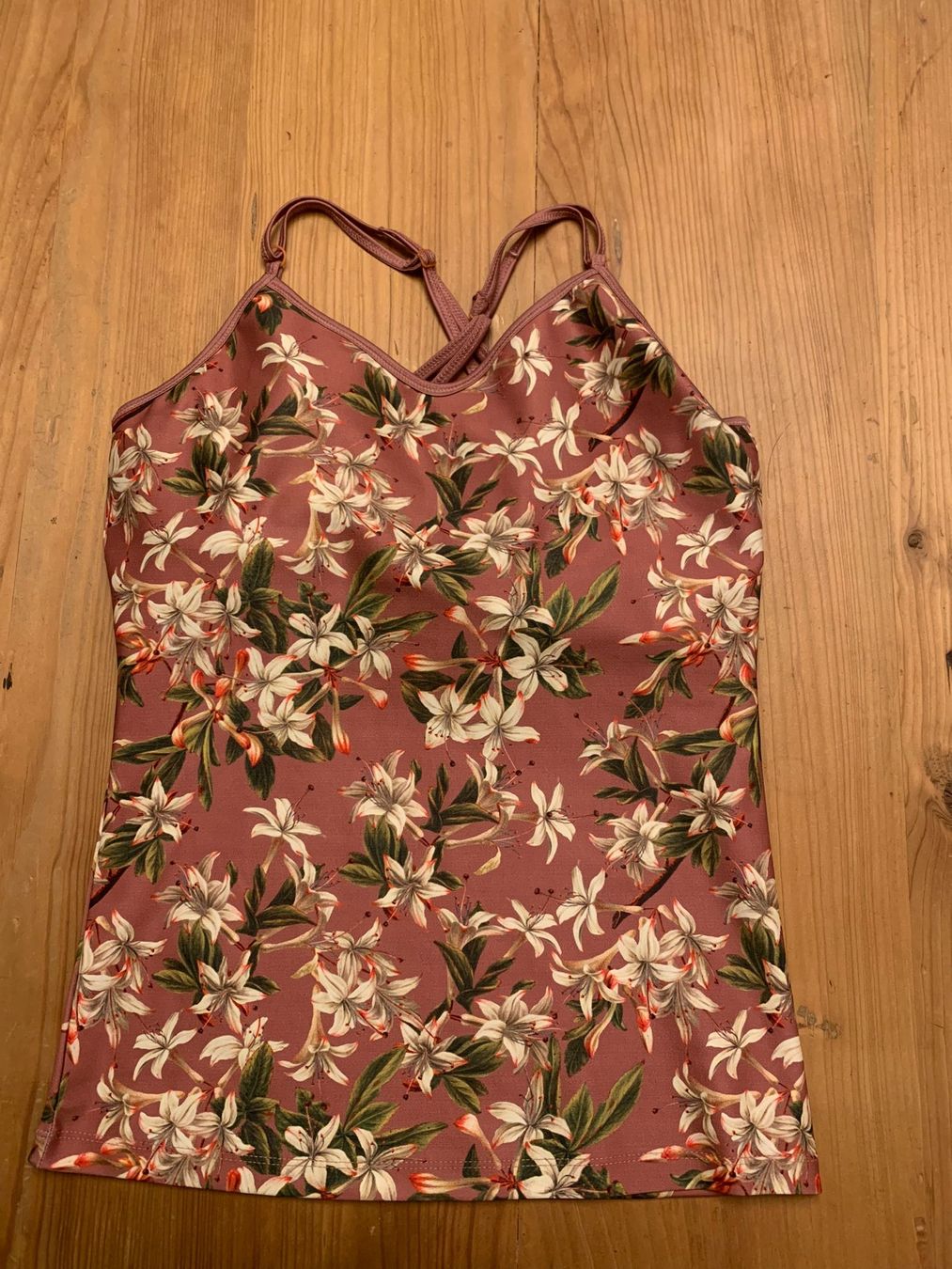 Tops: Top, M, von ESSENZA, NEU – Neu und originalverpackt aus Solothurn von Shanty.20