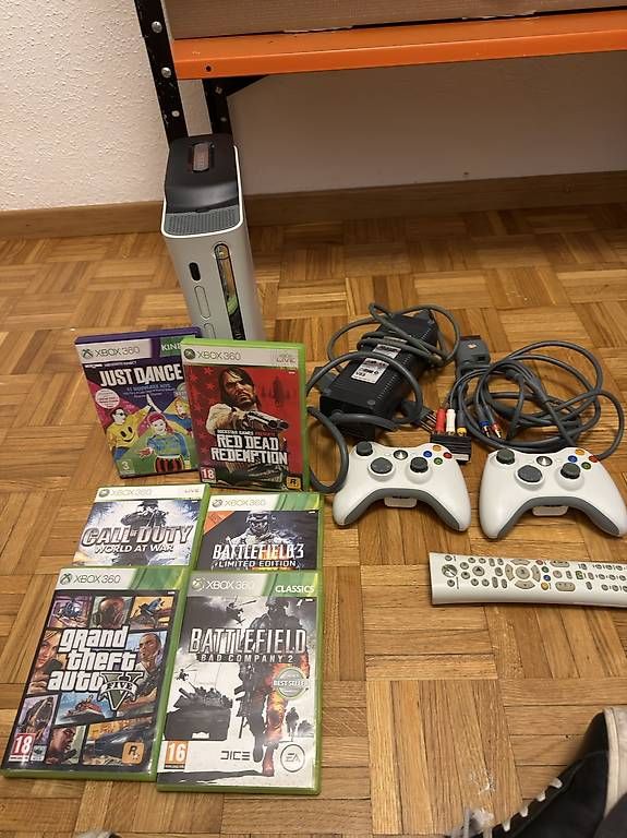 Consoles: Xbox 360 + 2 manettes + 6 jeux + télécommande  – D'occasion à Meyrin par catarinalopes96
