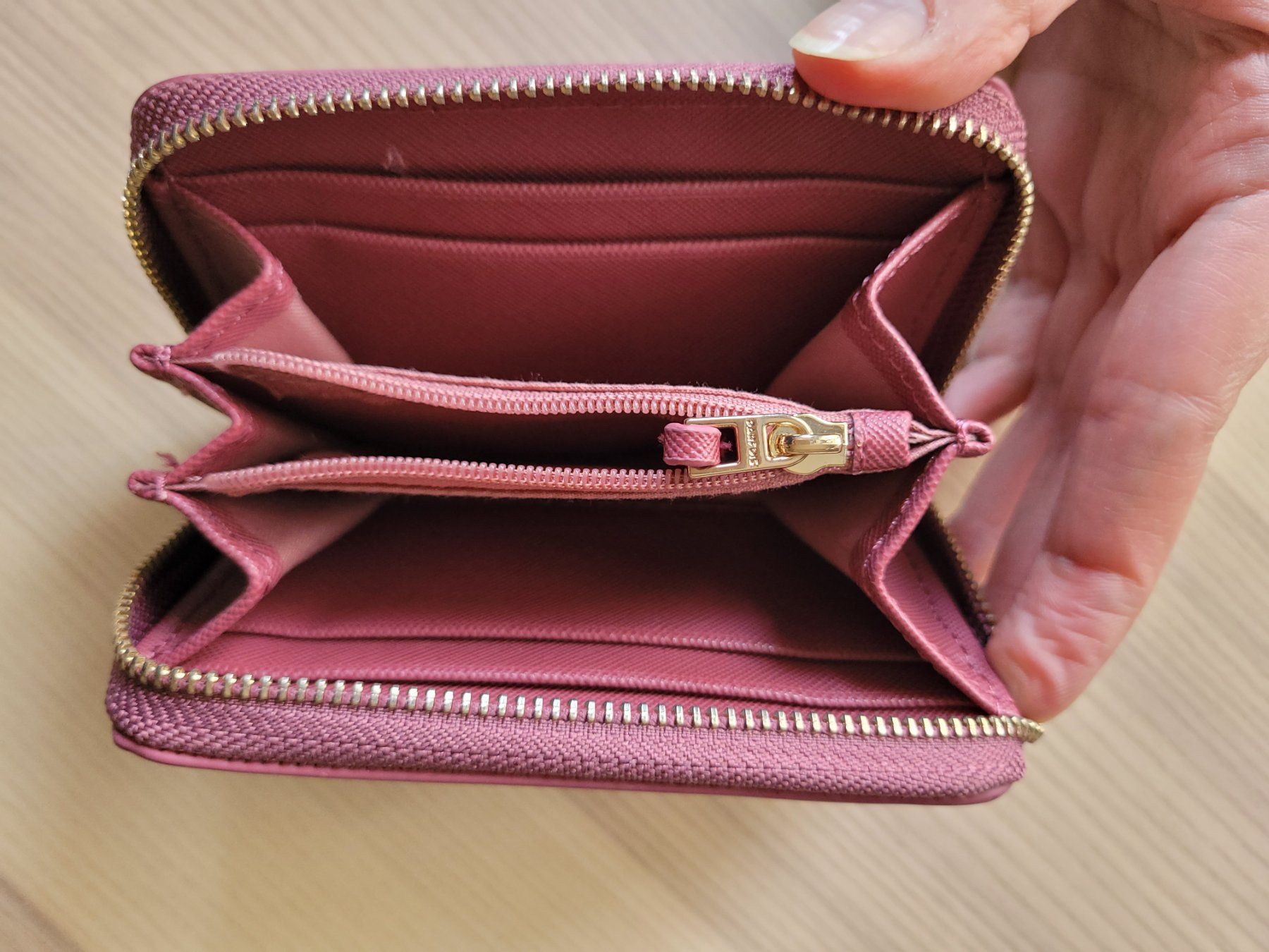 Portafogli: Parfois Small Rose Wallet, Cute and Convenient for Spring! – Usato da Adliswil venduto da ryc_dg2v 2