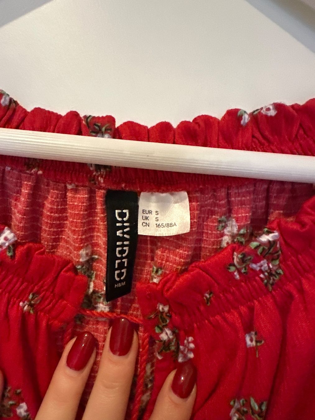 H&M Top: Rotes H&M Divided Carmen-Top mit Blumenmuster, Grösse S – Usato da Zürich venduto da cfh_cg22 1