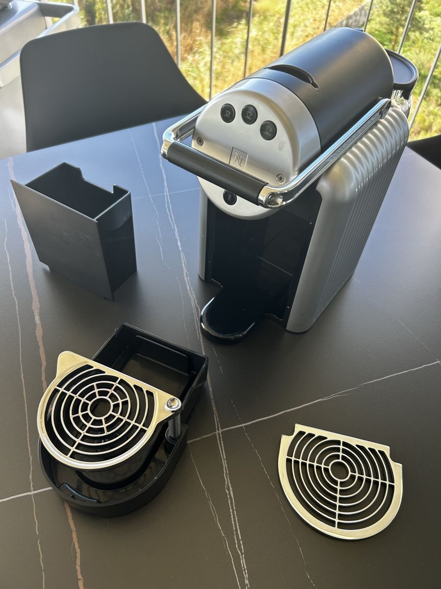Nespresso Kaffeemaschinen & Espressomaschinen: Machine à café NESPRESSO Professionnal – Gebraucht aus Biel/Bienne von Binot20 3