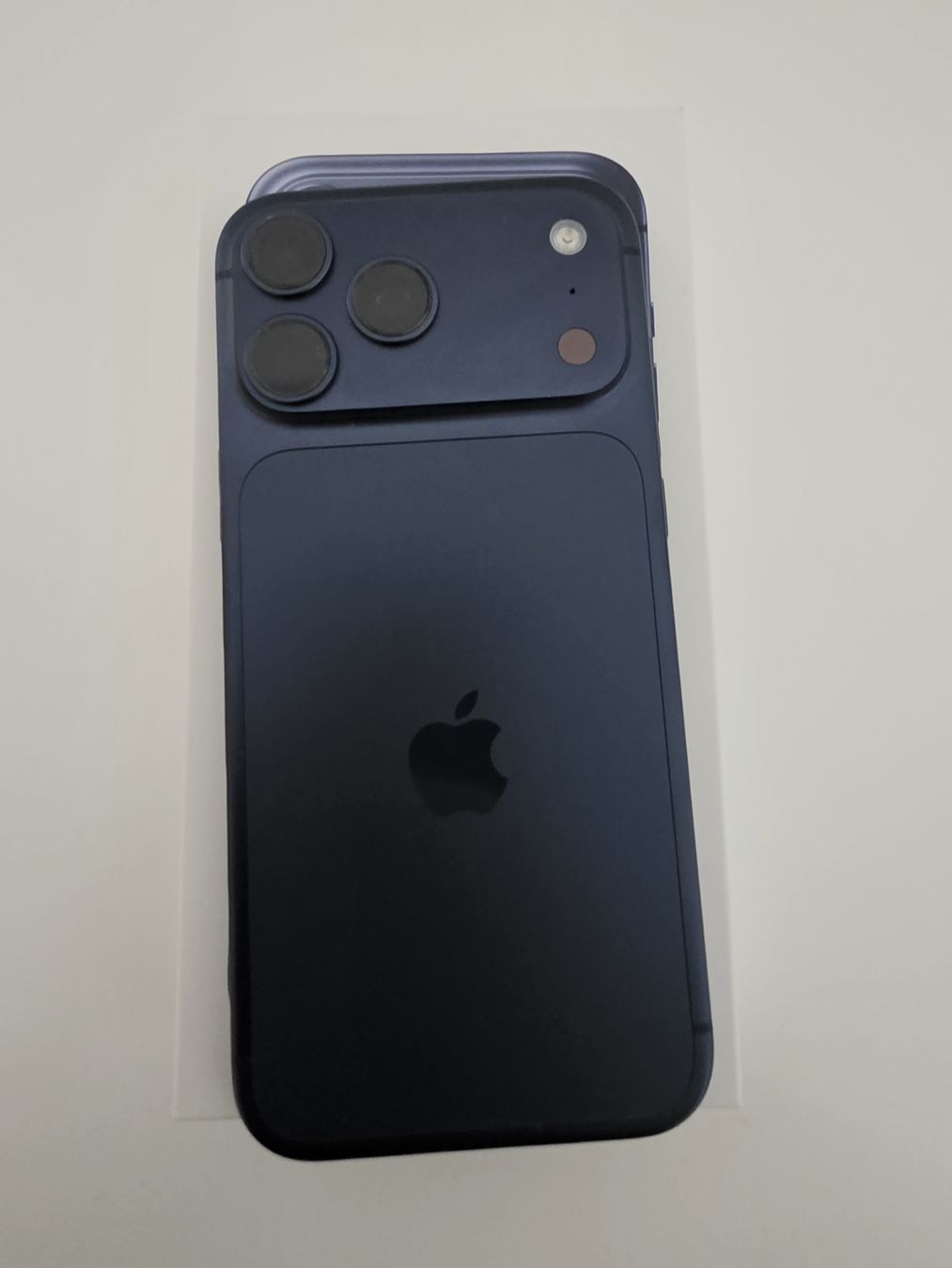 Apple Telefoni cellulari / Smartphones: Iphone 17 Pro MAX 256 GB – Nuovo (secondo la descrizione) da Greifensee venduto da qen_p9zj 1