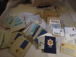 Offizielle Briefe (60) zT ungeöffnet mit FDC MaxKt, Marken