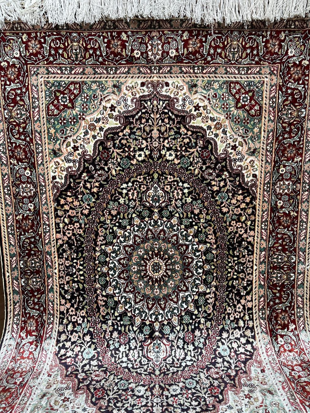 Tappeti: Signierter Seidenteppich - Handgeknüpfter Orientteppich – Usato da Bennau venduto da Mayer_Carpets