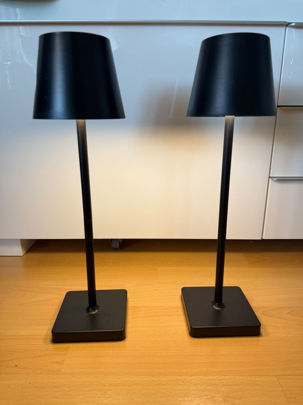 Lampen: 2x LED Tischlampen schwarz matt – Neu (gemäss Beschreibung) aus Thun von Sde