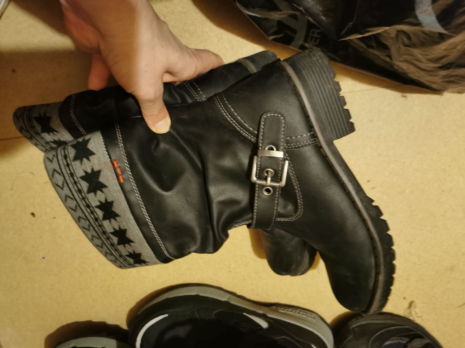 Scarpe da donna: Trendy Winterstiefel Gr. 37, schwarz/grau – Usato da Fulenbach venduto da meje0081